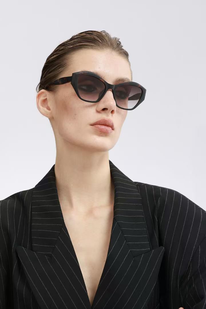  MIU MIU
MOD：SMU 32WS
Size：55口18-147
