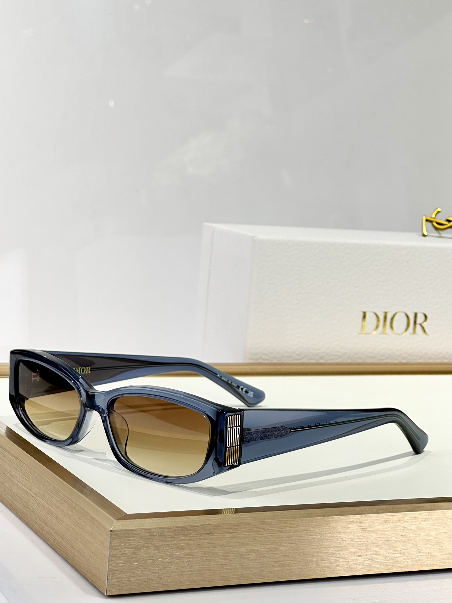  DIOR
MODEL DiorGlow S1I 
SIZE：53口20-140
