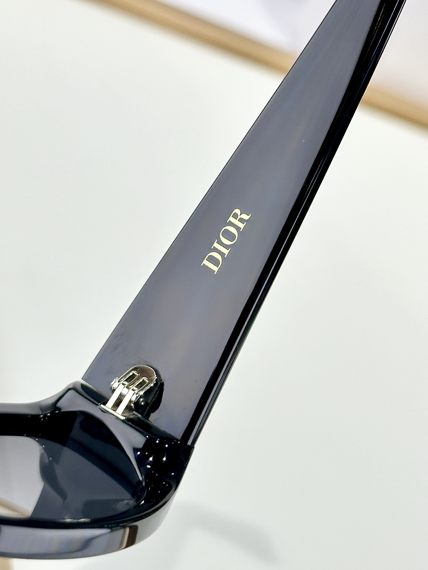  DIOR
MODEL DiorGlow S1I 
SIZE：53口20-140

