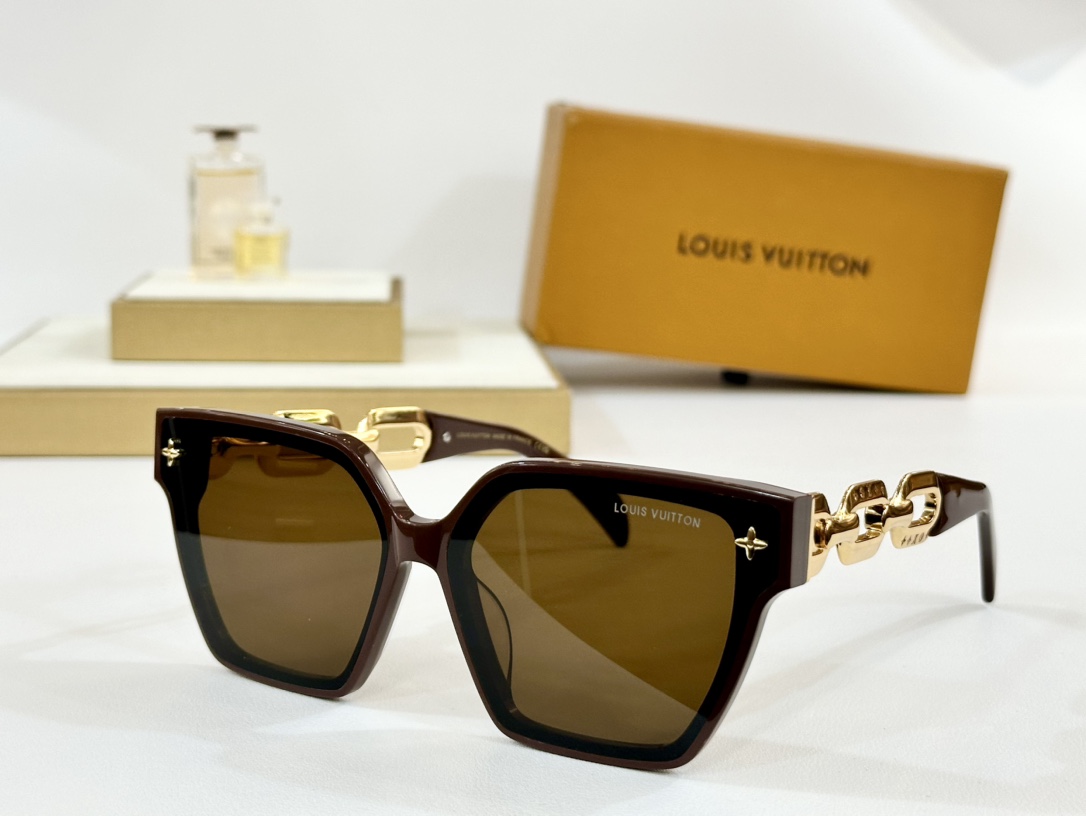  LOUIS VUITTON
MOD：Z2039
Size：54口19 148
