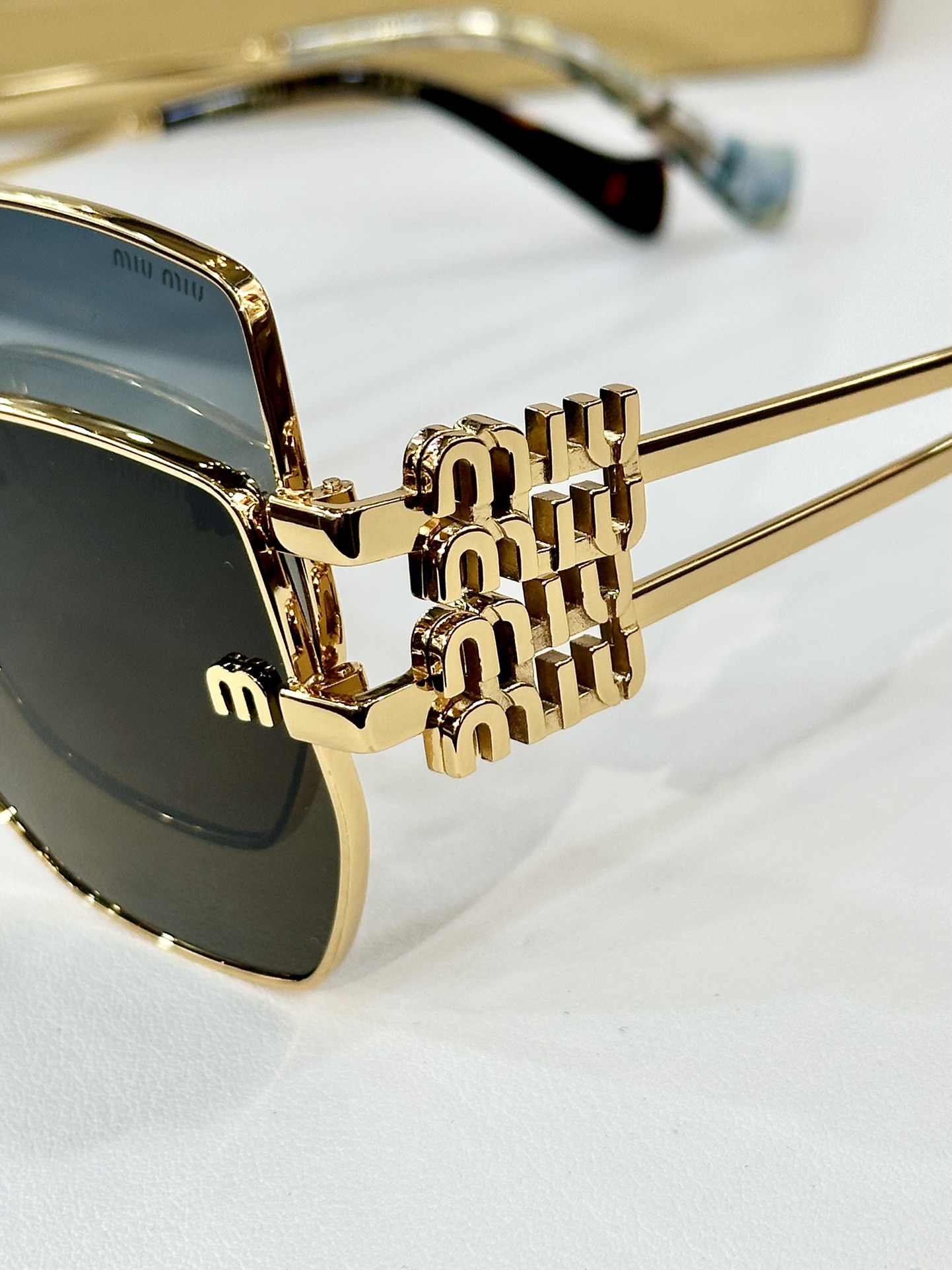  MIU MIU 
MOD：MU57ZS
Size：58口18 145
