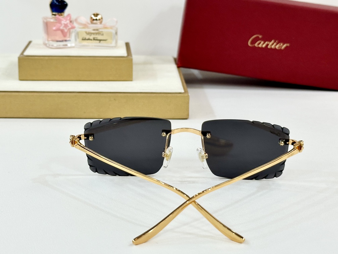  Cartier
MOD：CT0682S
Size：56口18 137

