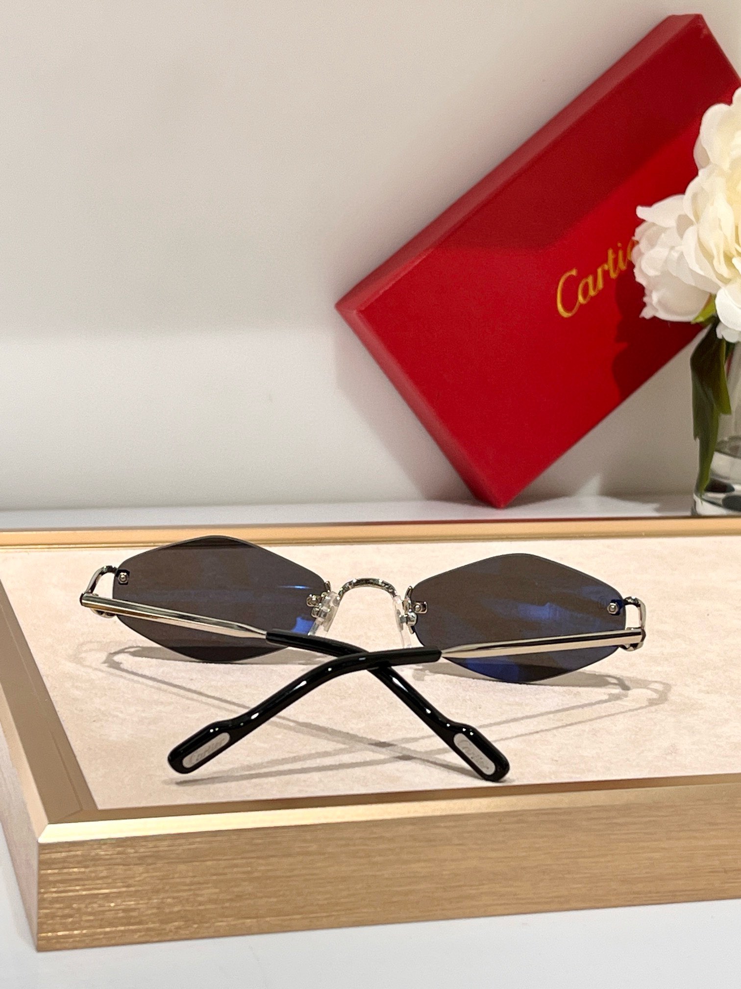  Cartier
Mod：CT
Size：48口20-140
杏仁形片形
抛光镀金饰面
1v1
高精篆刻