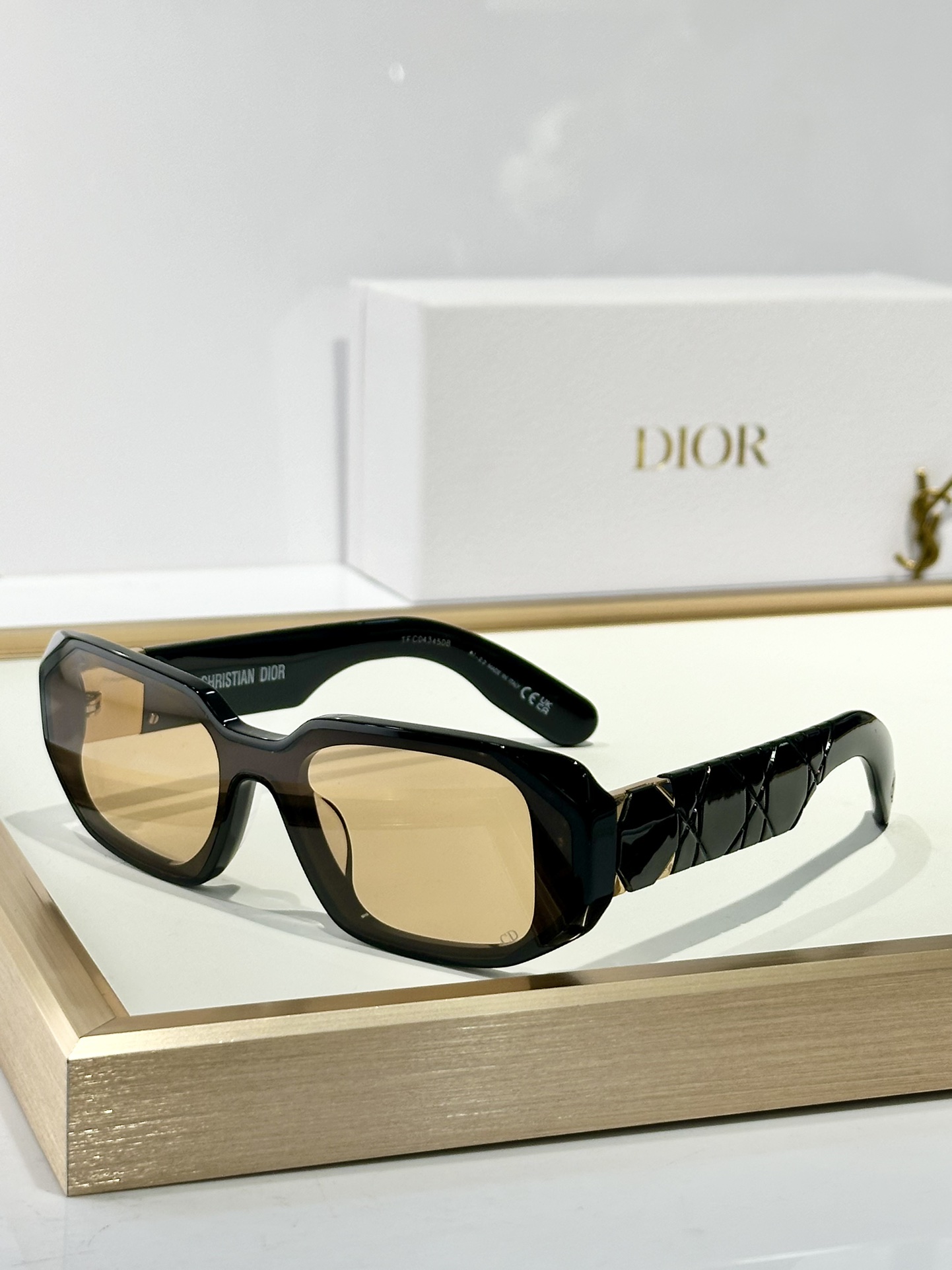  CHRISTIAN DIOR
MODLaby95.22 A3I
Size50口21 140
