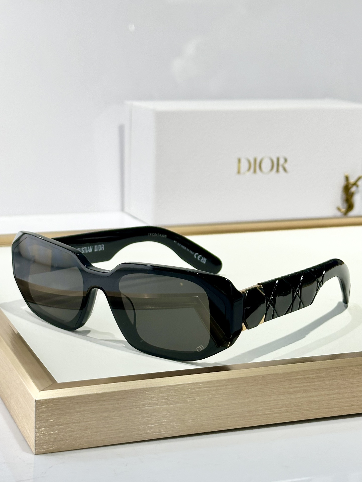  CHRISTIAN DIOR
MODLaby95.22 A3I
Size50口21 140
