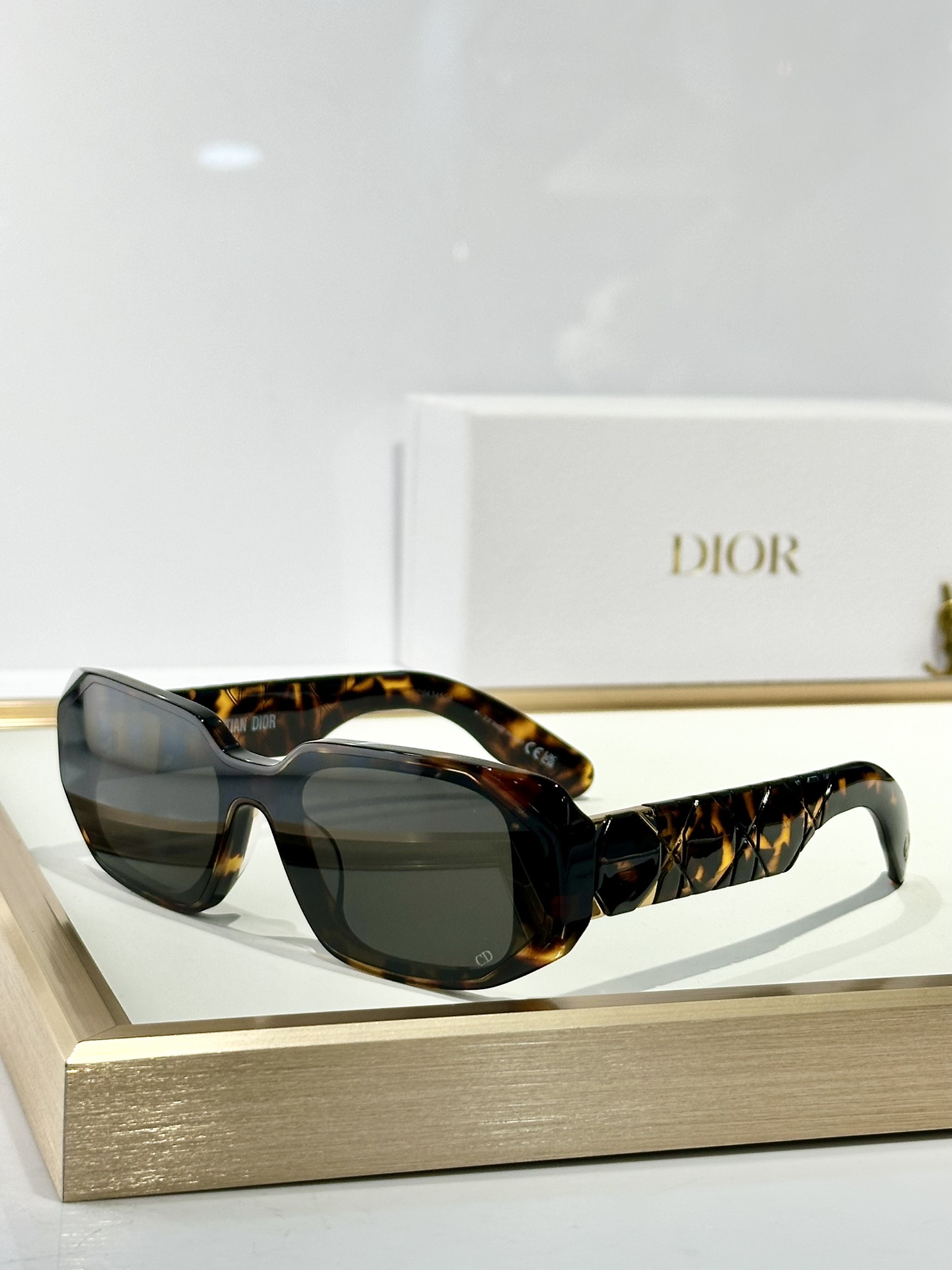  CHRISTIAN DIOR
MODLaby95.22 A3I
Size50口21 140
