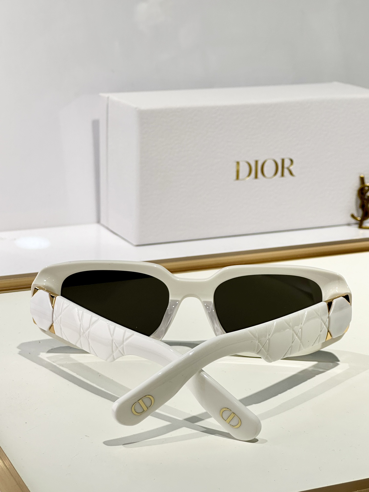  CHRISTIAN DIOR
MODLaby95.22 A3I
Size50口21 140
