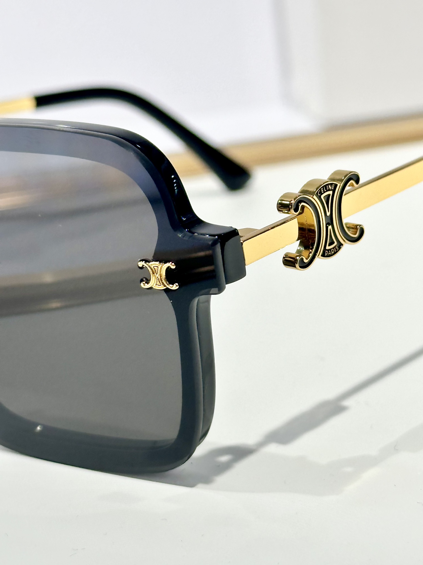  CELINE
MOD：CL40247U
Size：55口18 145
