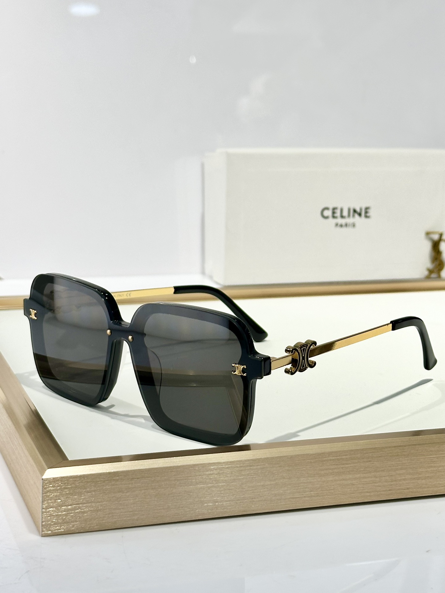  CELINE
MOD：CL40247U
Size：55口18 145
