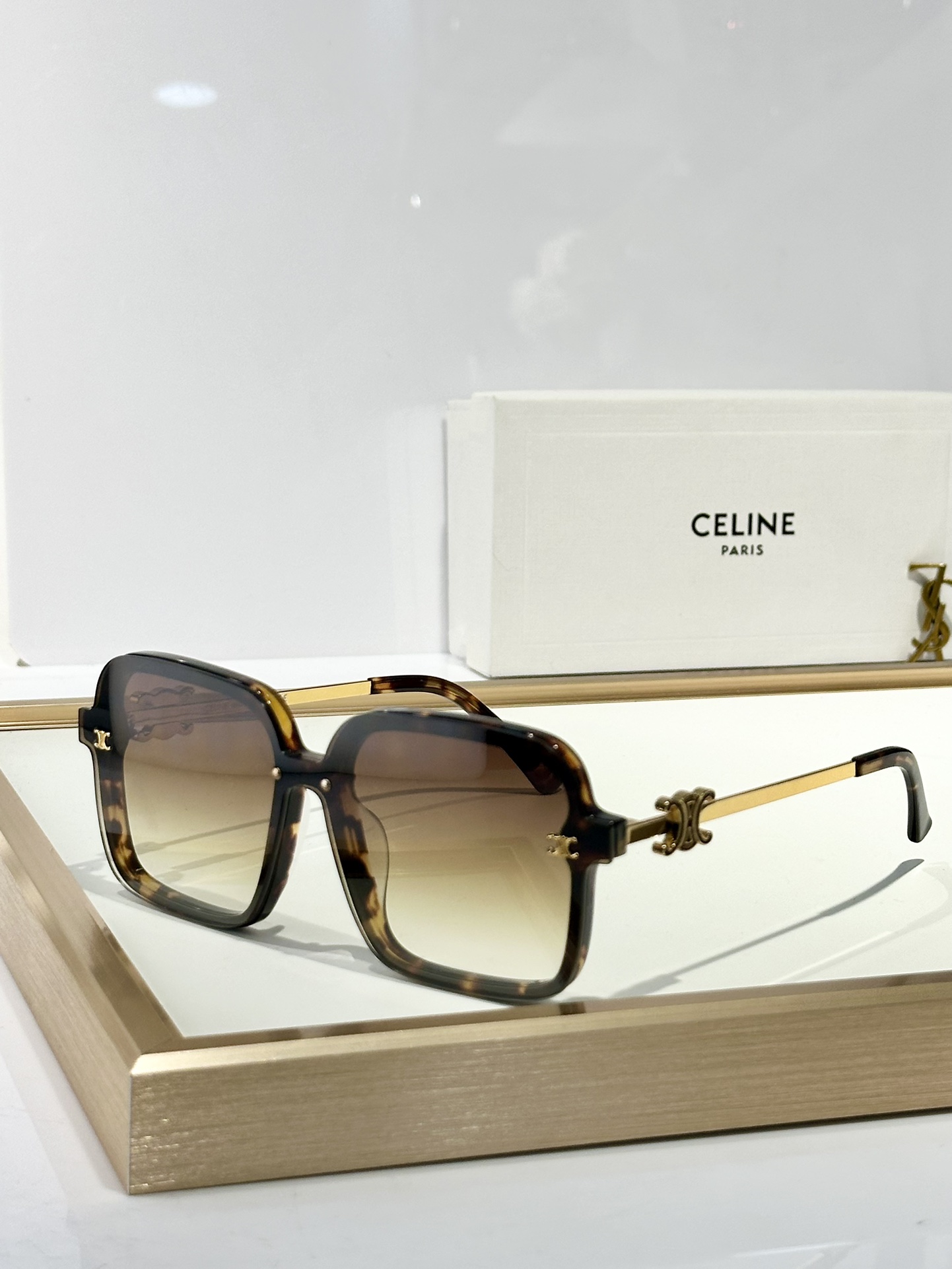  CELINE
MOD：CL40247U
Size：55口18 145
