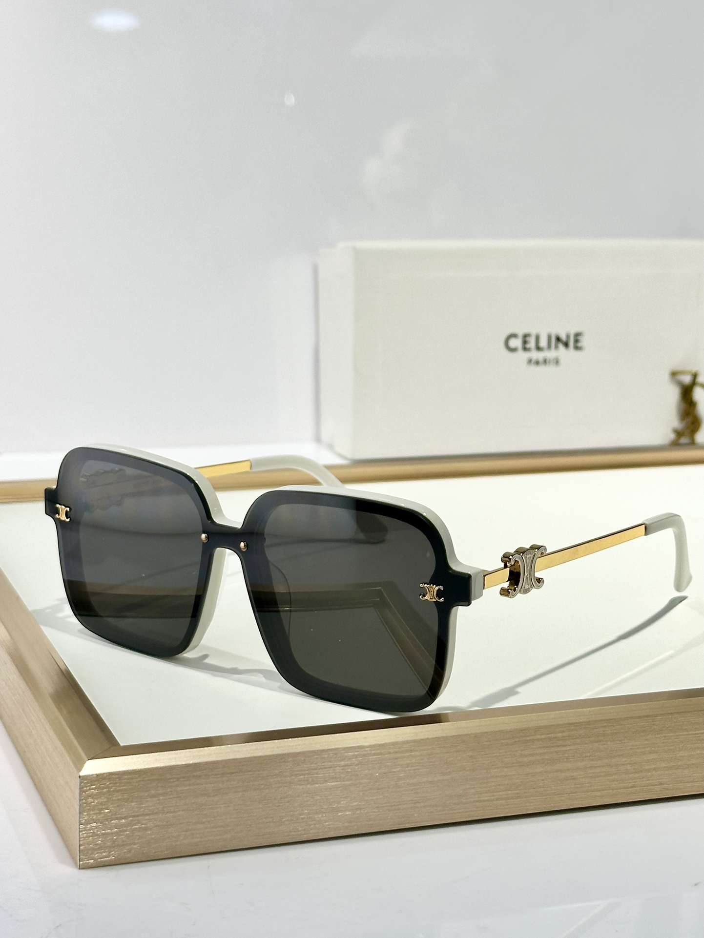  CELINE
MOD：CL40247U
Size：55口18 145
