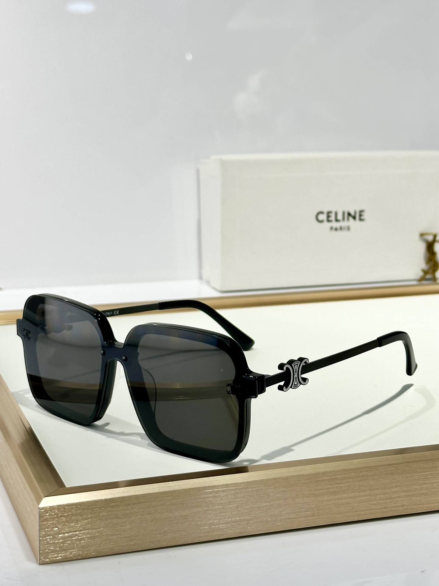  CELINE
MOD：CL40247U
Size：55口18 145
