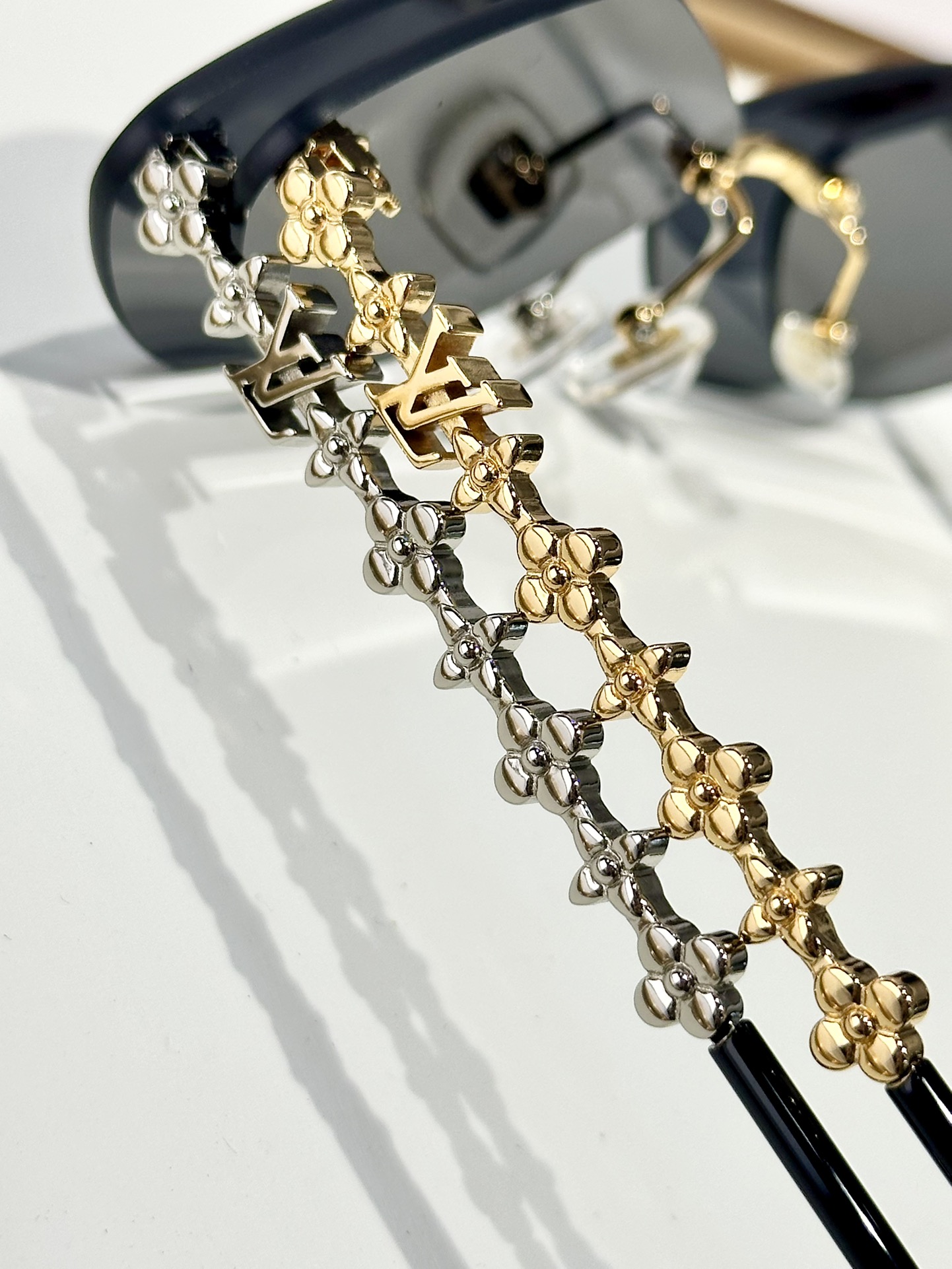  LOUIS VUITTON
MOD：Z2139U
Size：61口14 145
