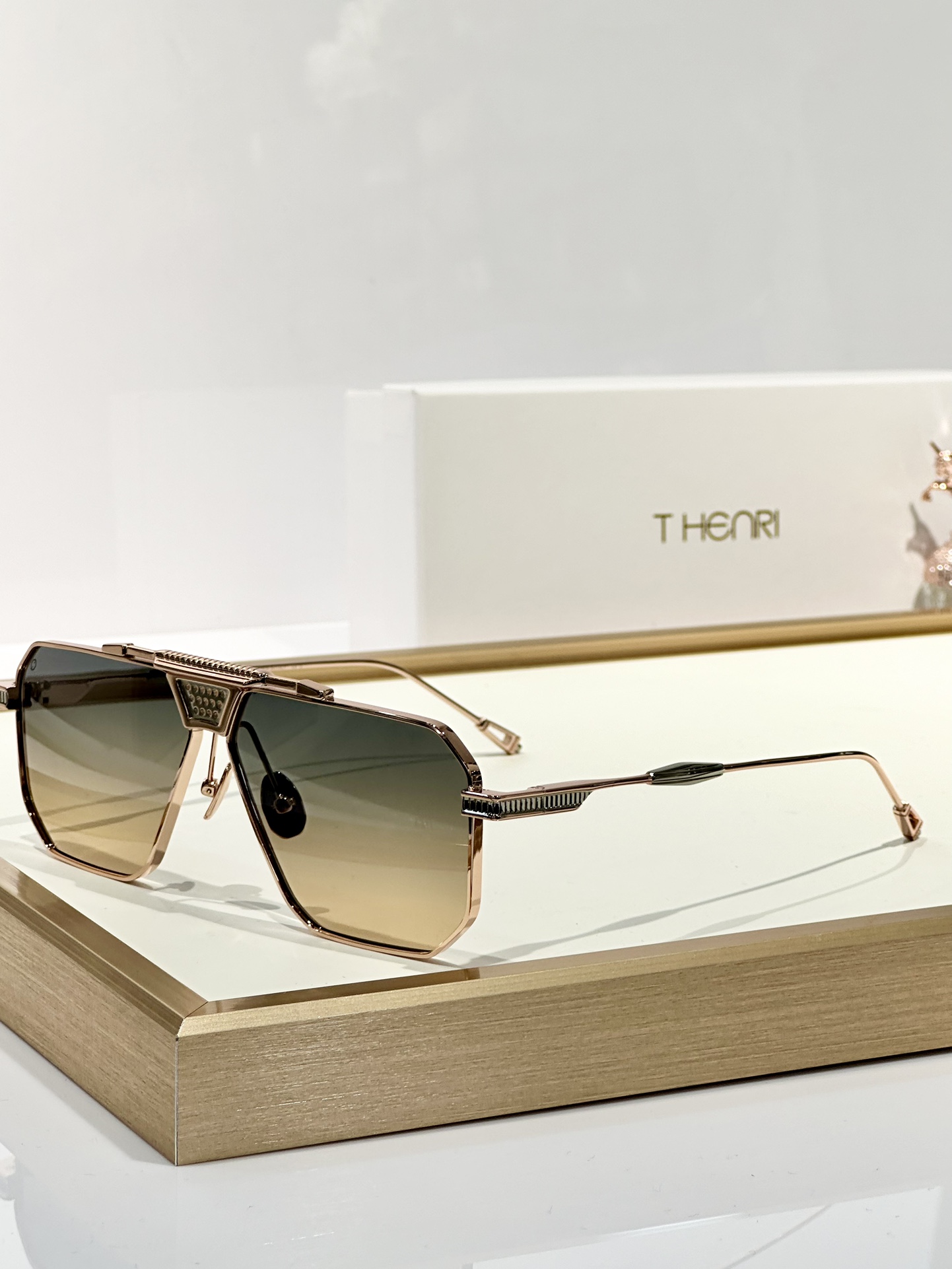  THENR
MODELSCUD
SIZE61口11-145
