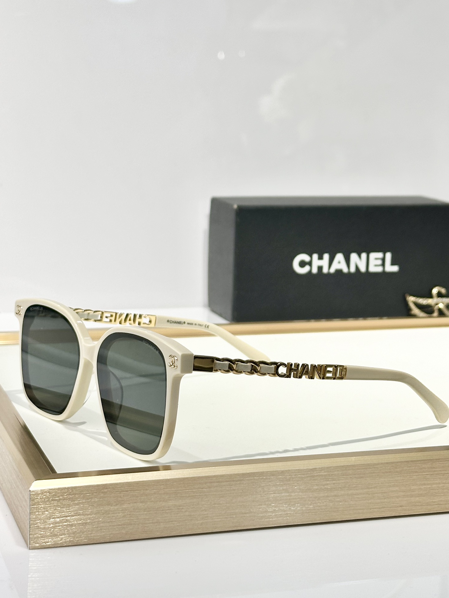  CHANEL
MOD：CH6356
Size：57口14-145
