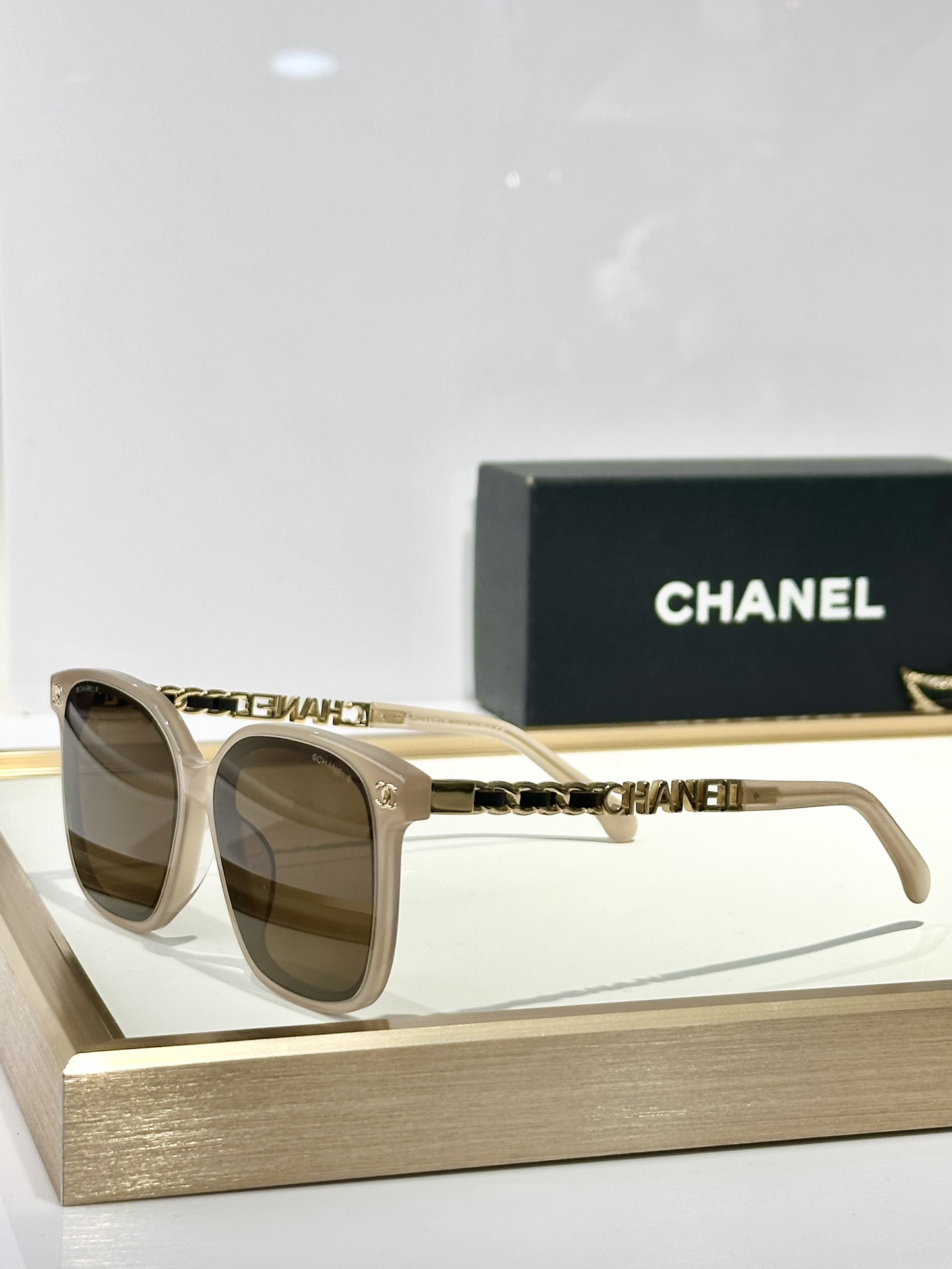  CHANEL
MOD：CH6356
Size：57口14-145
