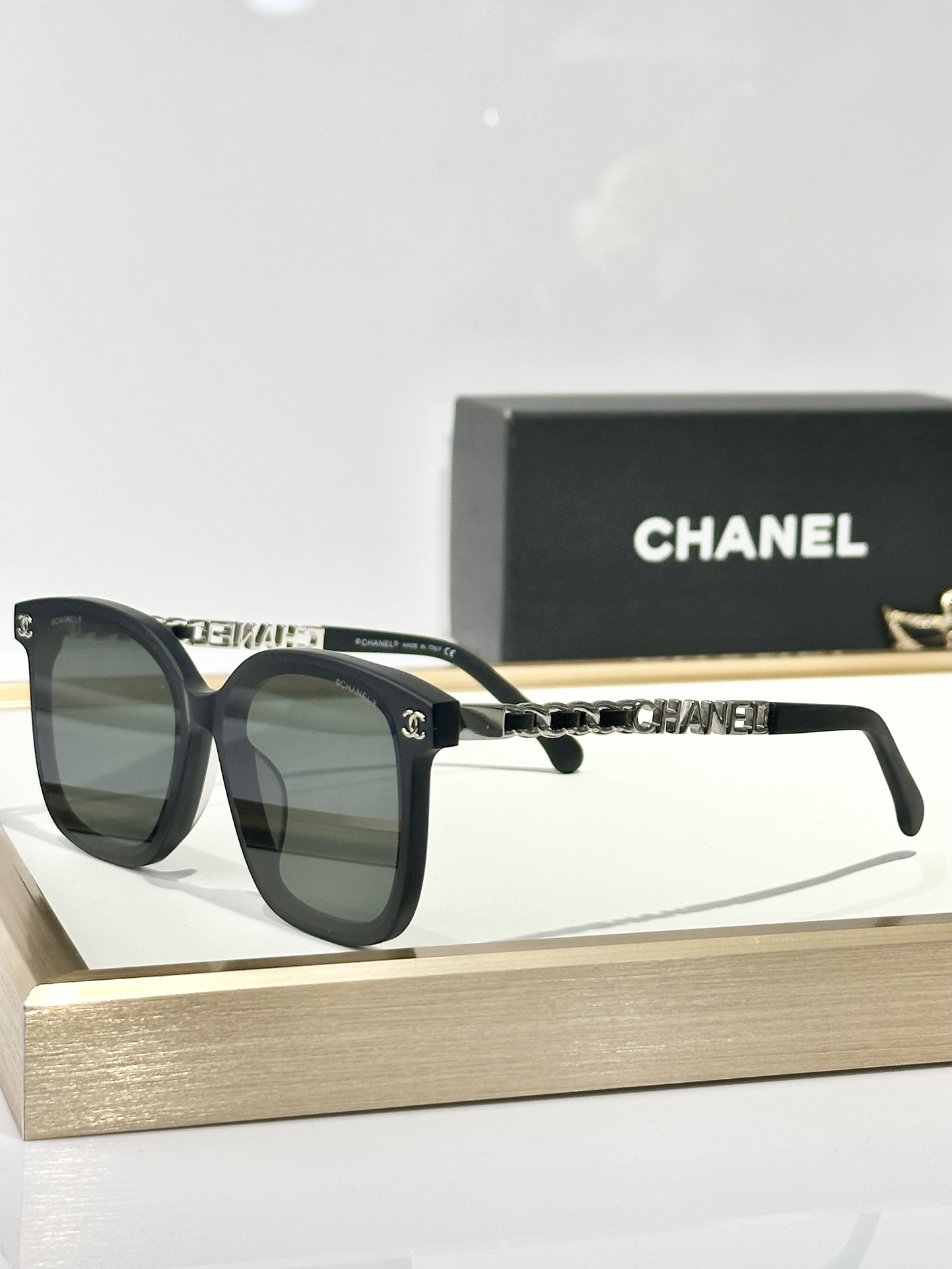  CHANEL
MOD：CH6356
Size：57口14-145
