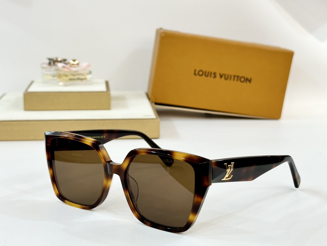  LOUIS VUITTON
MOD：Z1761
Size：54口18-140
