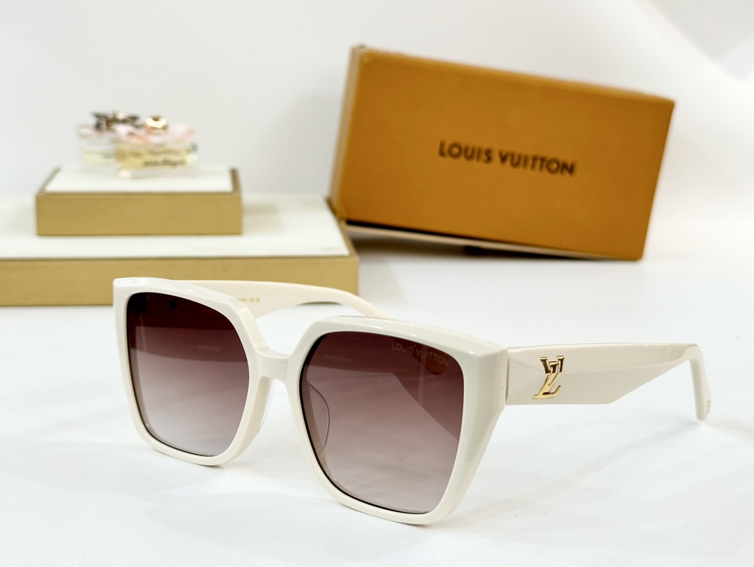  LOUIS VUITTON
MOD：Z1761
Size：54口18-140
