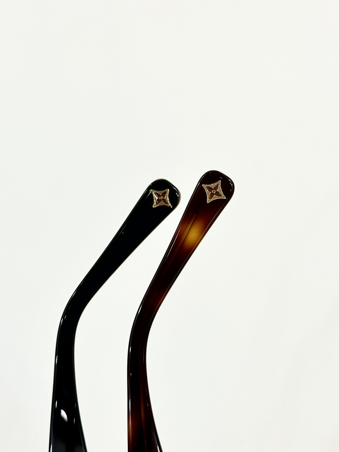  LOUIS VUITTON
MOD：Z1761
Size：54口18-140

