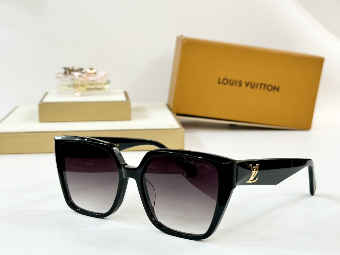  LOUIS VUITTON
MOD：Z1761
Size：54口18-140
