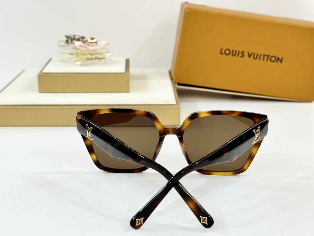  LOUIS VUITTON
MOD：Z1761
Size：54口18-140
