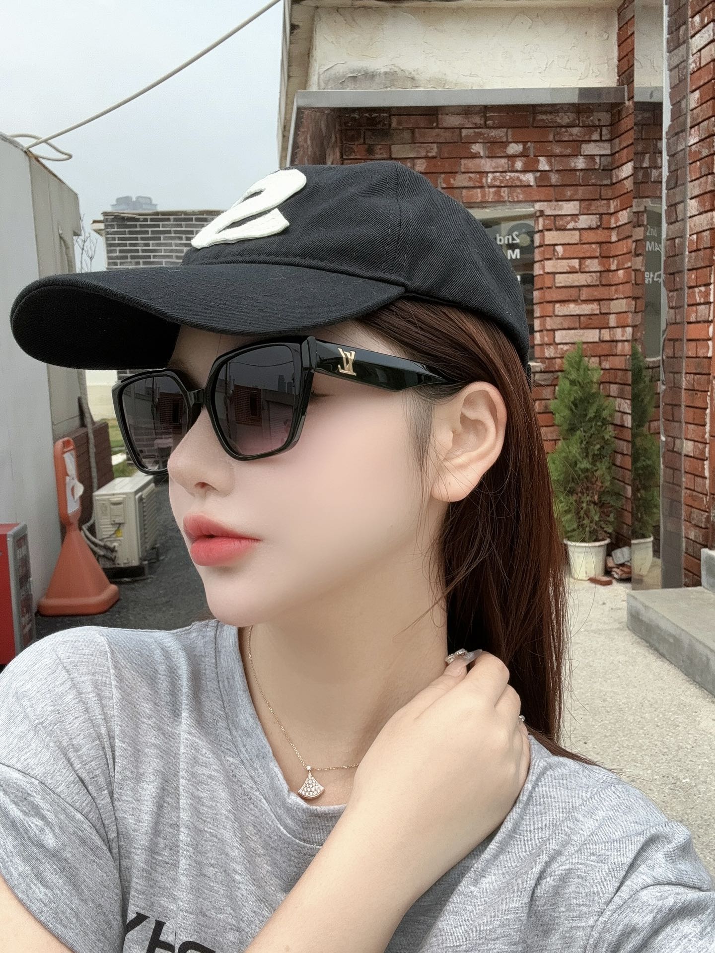  LOUIS VUITTON
MOD：Z1761
Size：54口18-140
