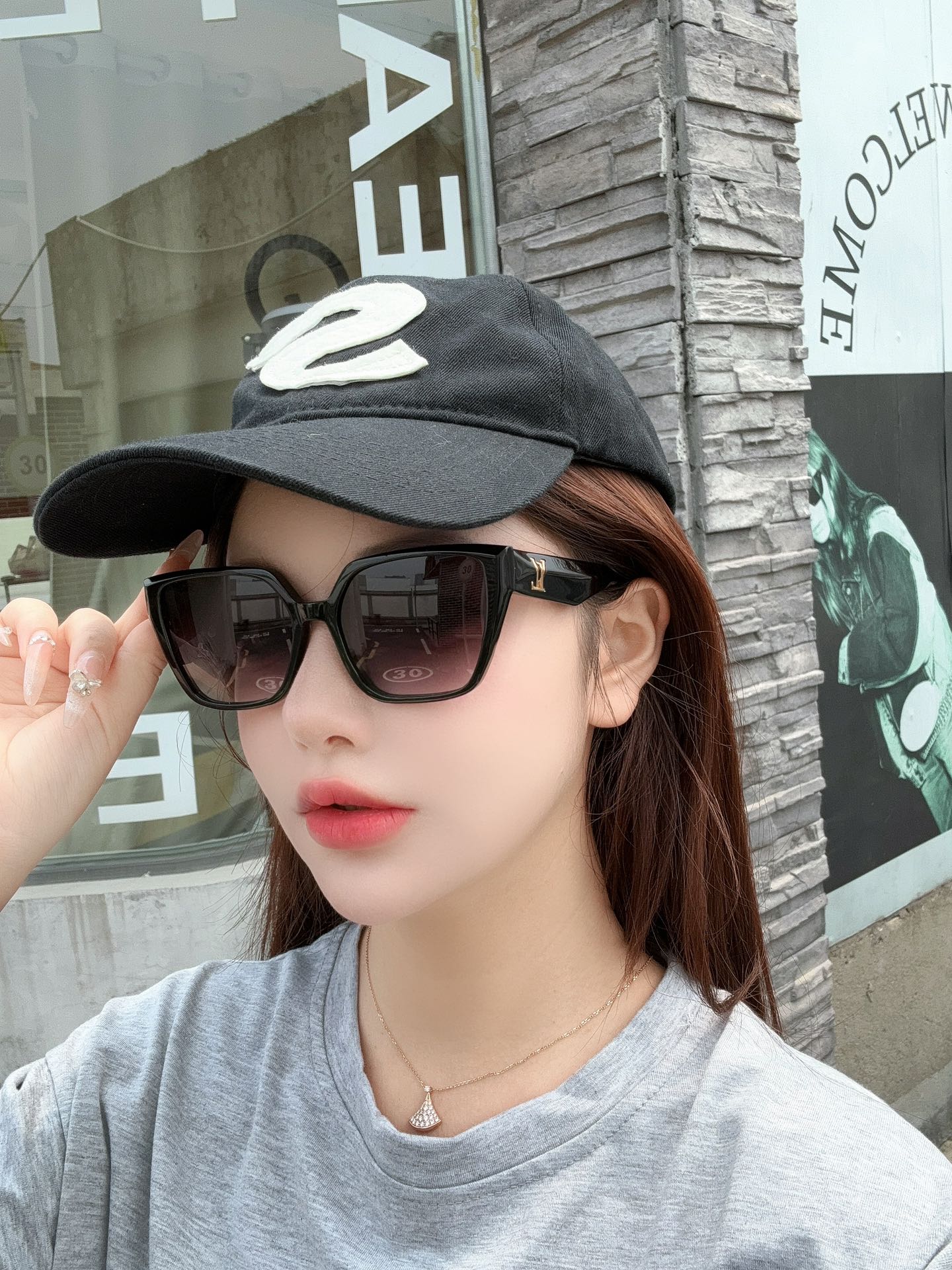  LOUIS VUITTON
MOD：Z1761
Size：54口18-140
