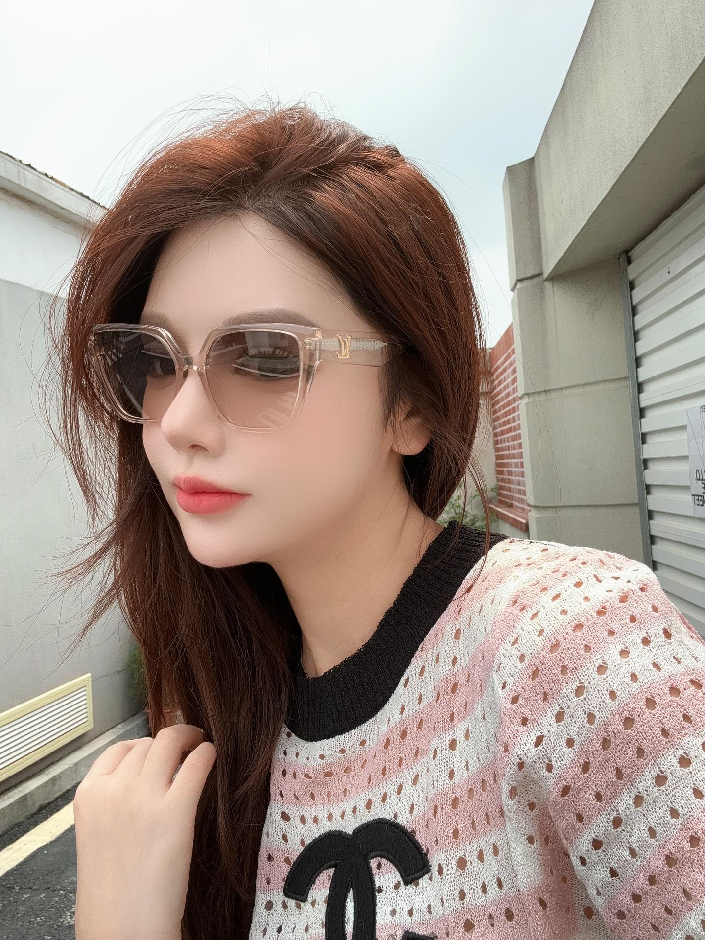  LOUIS VUITTON
MOD：Z1761
Size：54口18-140
