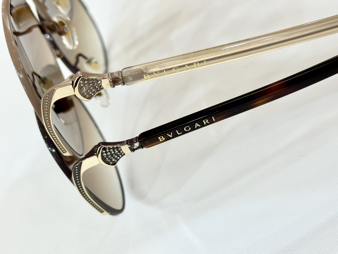  BVLGARI
MOD：BV8240
Size：58口18-142
