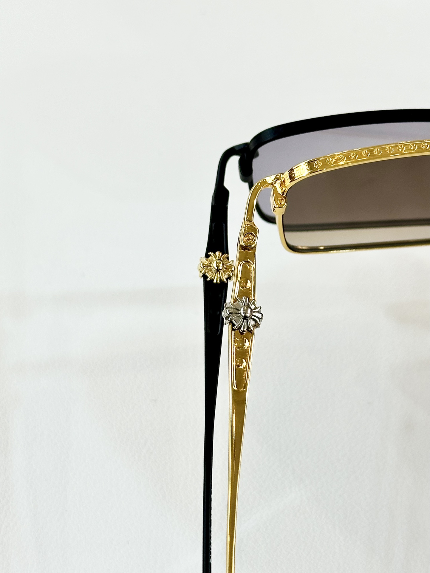  Chrome Hearts
MODEL CH9820
SIZE：53口21-145

