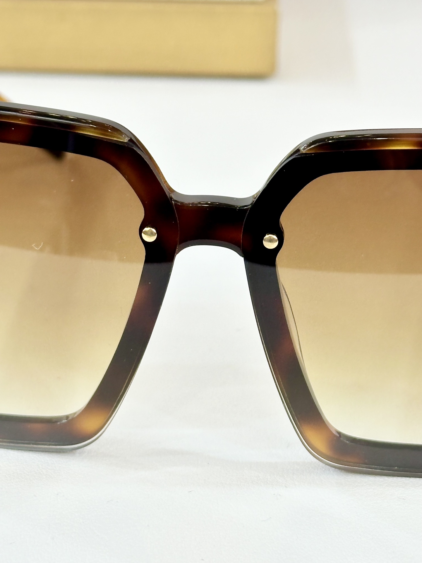  LOUIS VUITTON
MODELZ1618U
SIZE55口21-145
