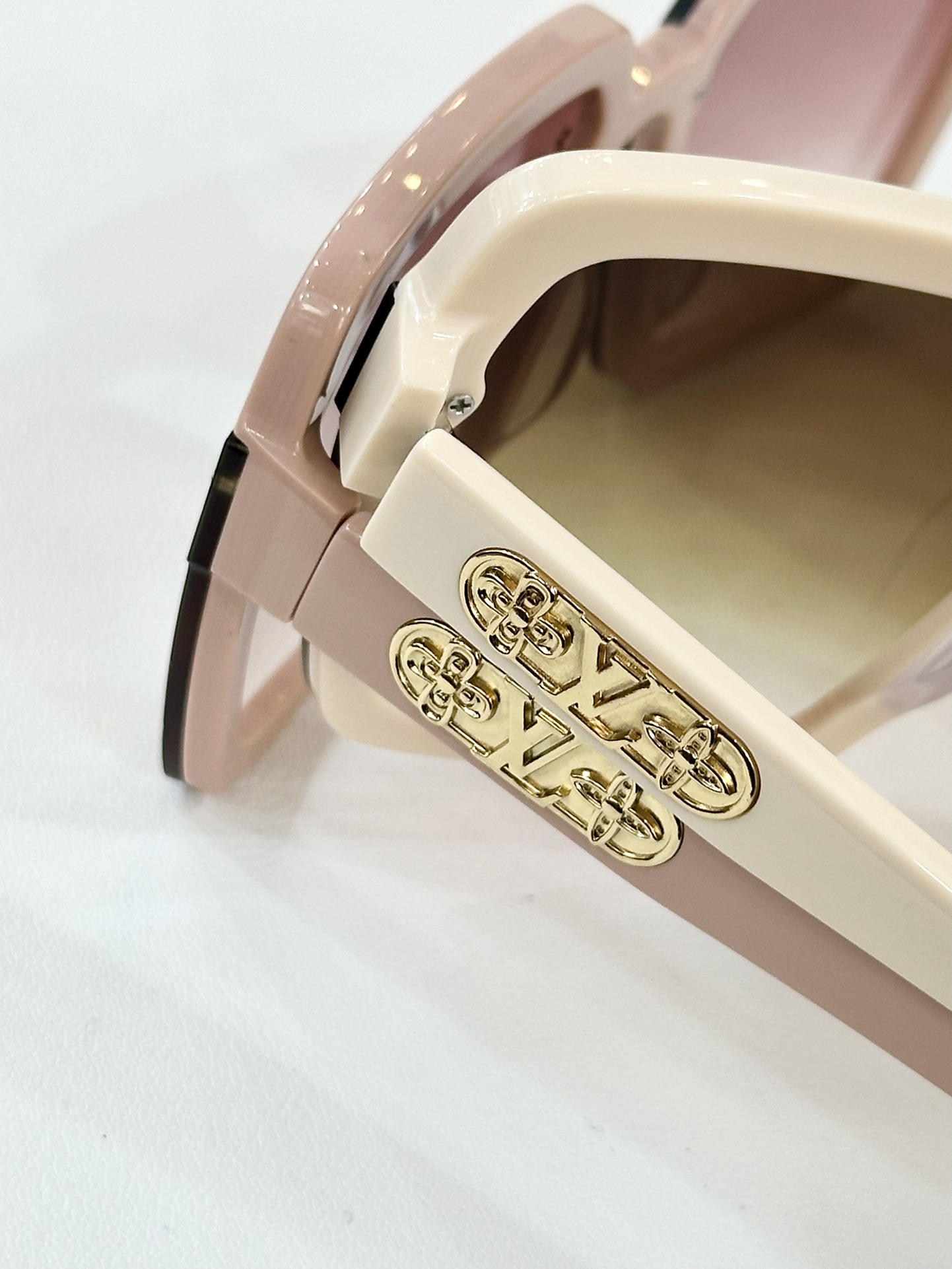  LOUIS VUITTON
MODELZ1618U
SIZE55口21-145
