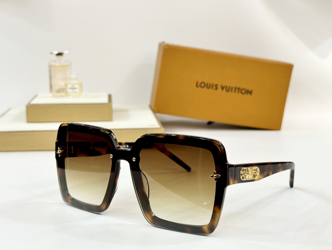  LOUIS VUITTON
MODELZ1618U
SIZE55口21-145
