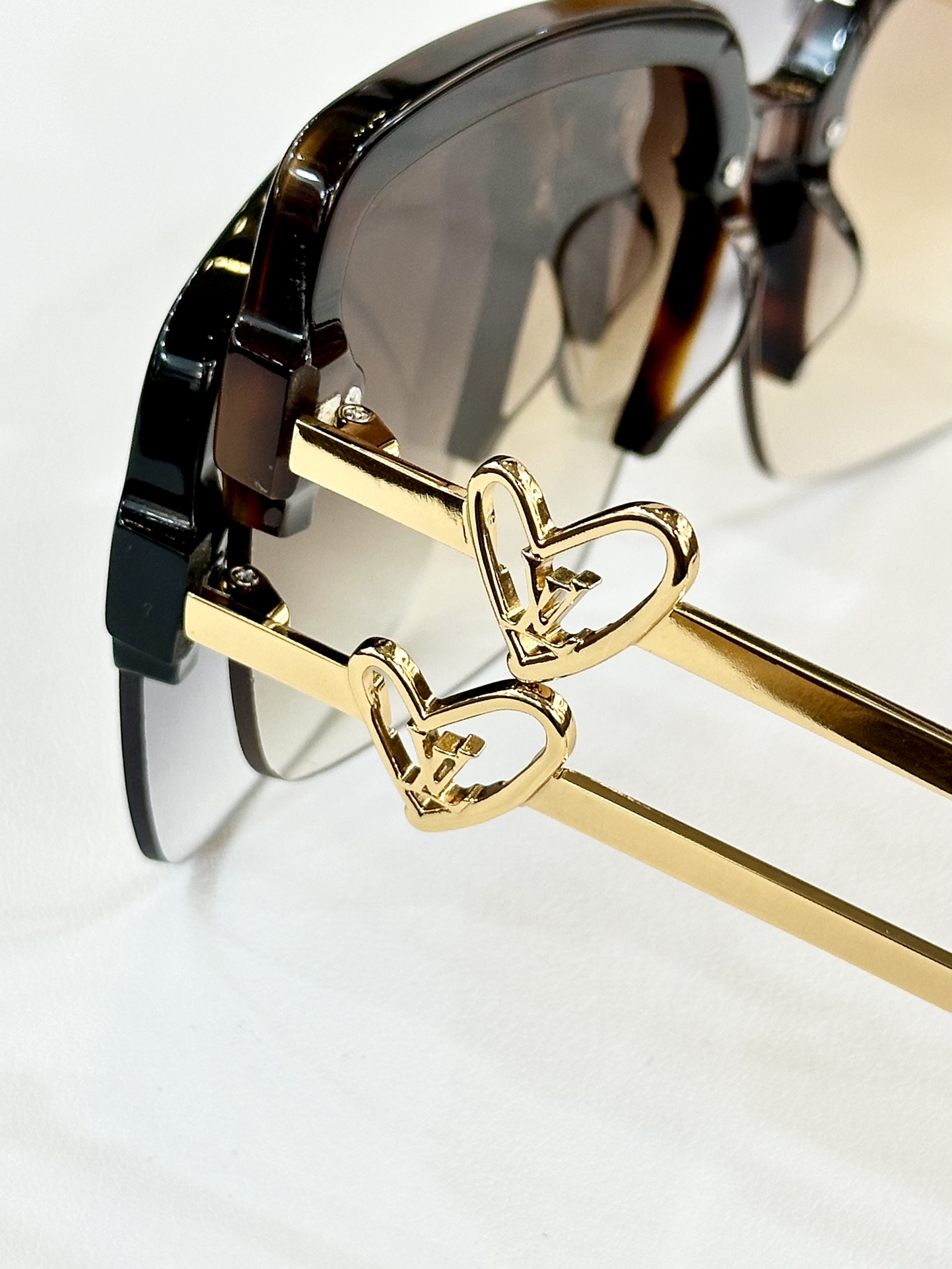  LOUIS VUITTON
MODELZ2025U
SIZE58口19-145

