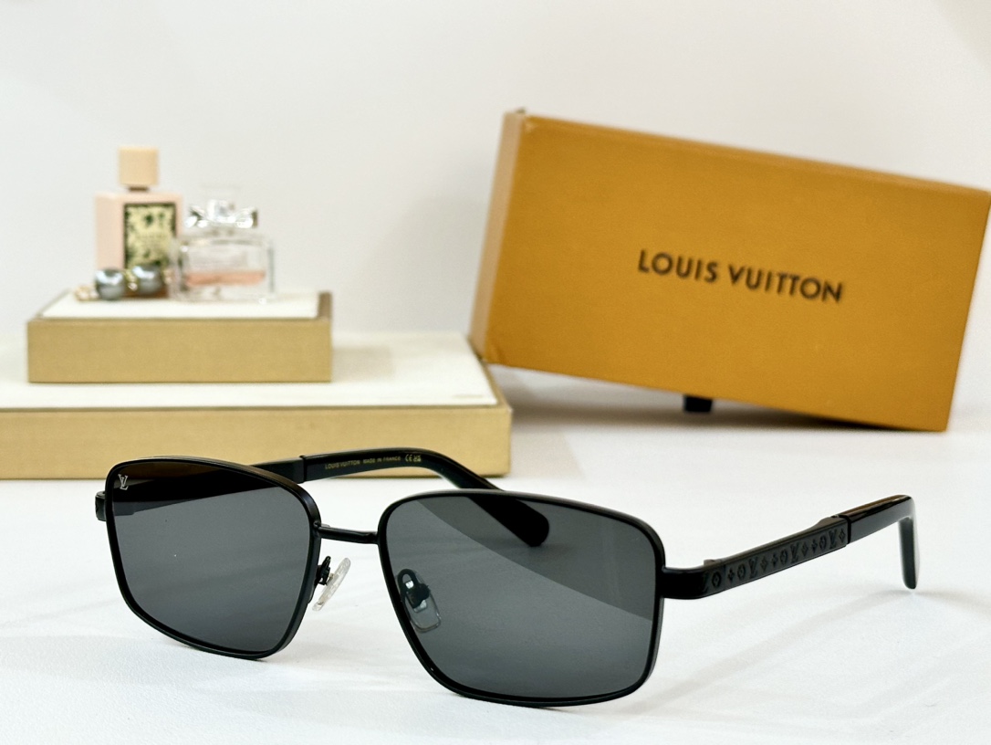  LOUIS VUITTON
MOD：Z2042U
Size：58口16 142
