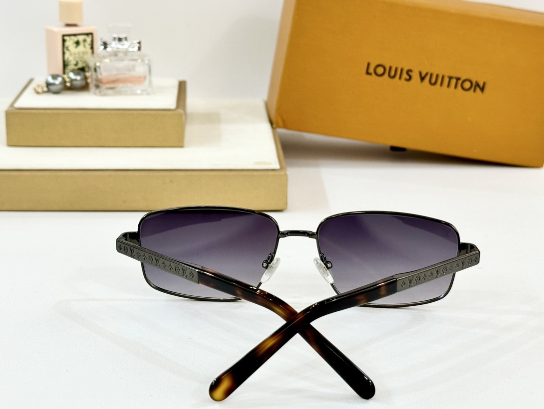  LOUIS VUITTON
MOD：Z2042U
Size：58口16 142
