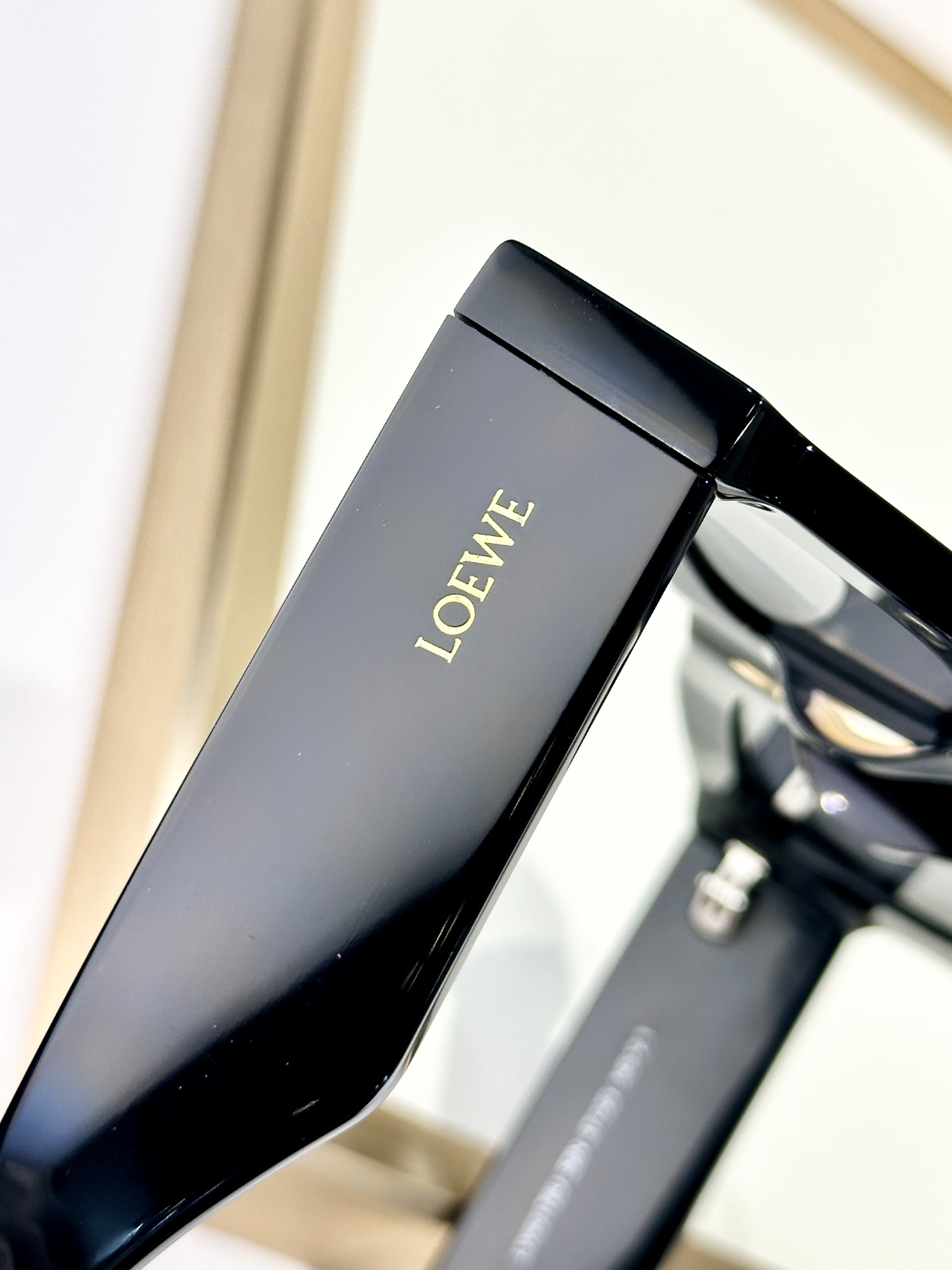  LOEWE
MOD：LW40178U
Size：47口23 145
