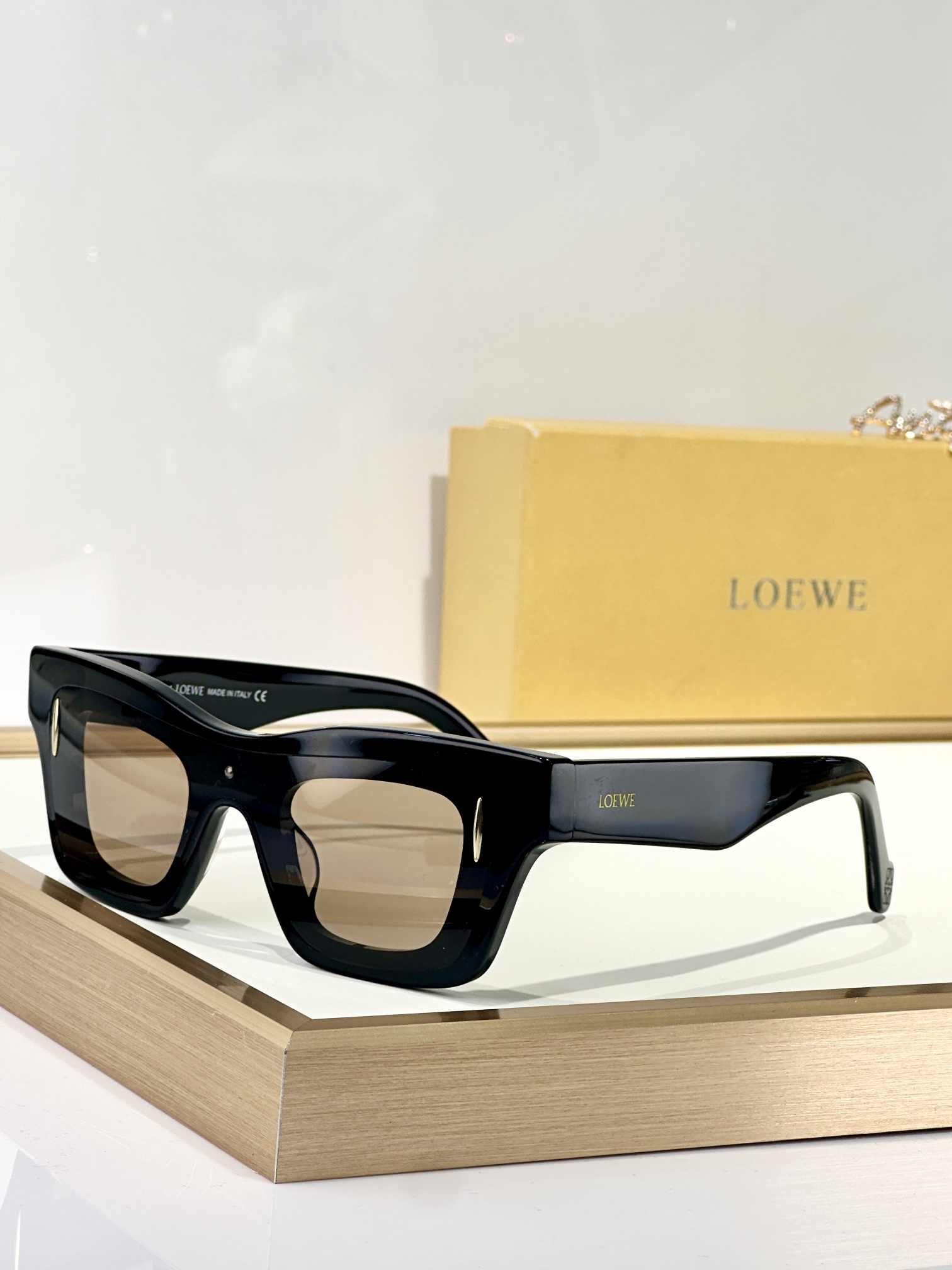 LOEWE
MOD：LW40176U
Size：54口16 145
