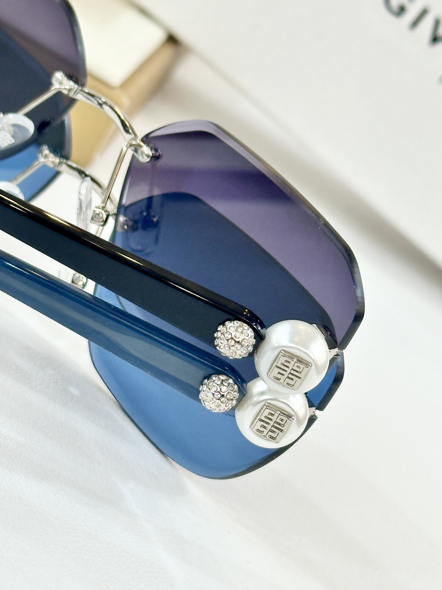  GIVENCH*
MODEL：GV4010M
SIZE：61口17-140
