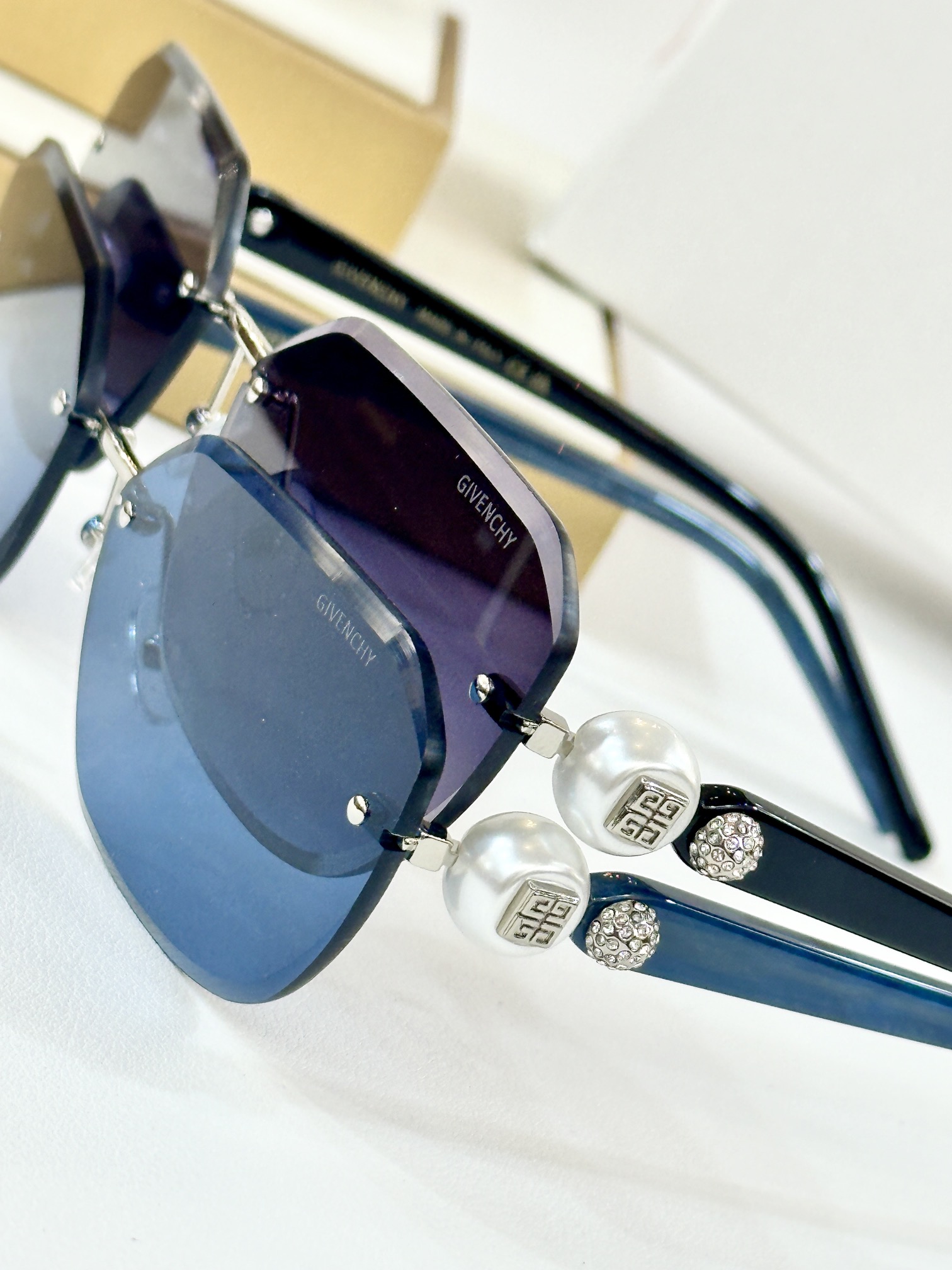  GIVENCH*
MODEL：GV4010M
SIZE：61口17-140
