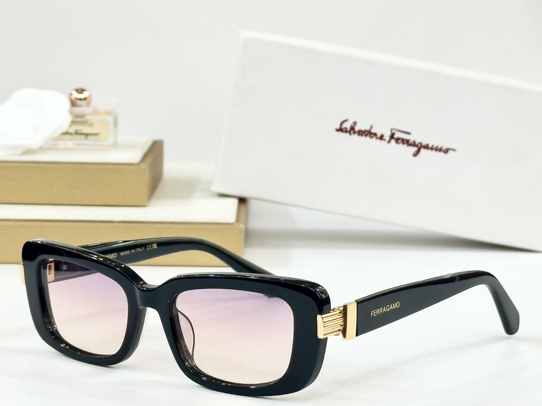 FERRAGAMO
MOD：SF1105S
Size：52口19 145
