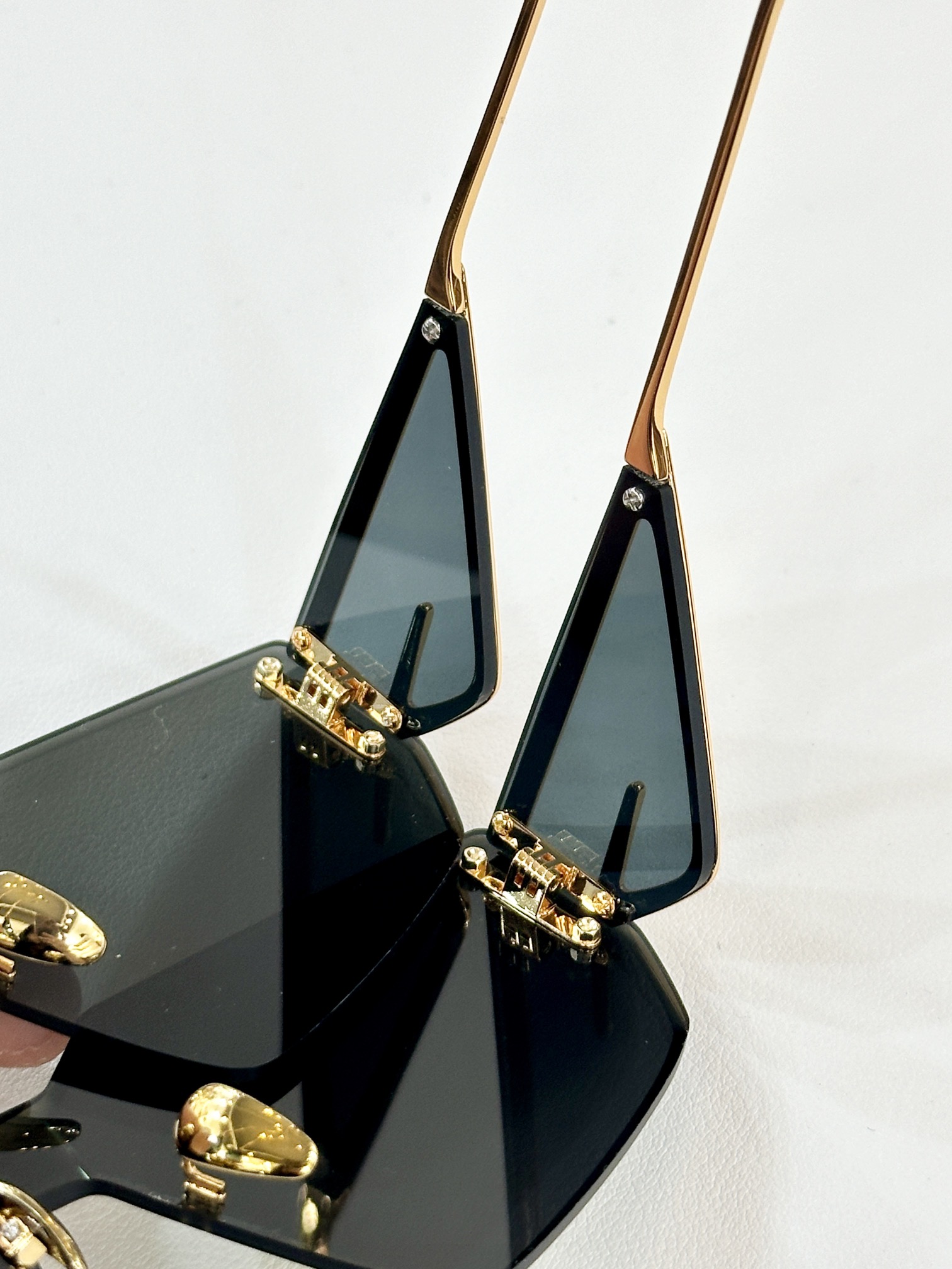  GIVENCHY
MOD：GV60016U
Size：147口0 138
