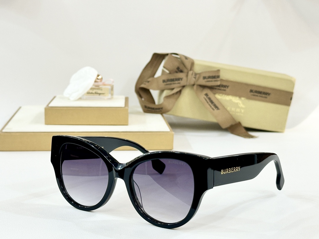  BURBERR* 
MODELBE4294
size 52口18-140
