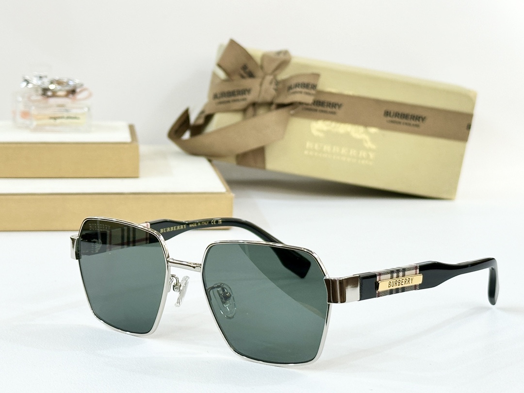  BURBERRY
MOD：BE2395
Size：54口19 145
