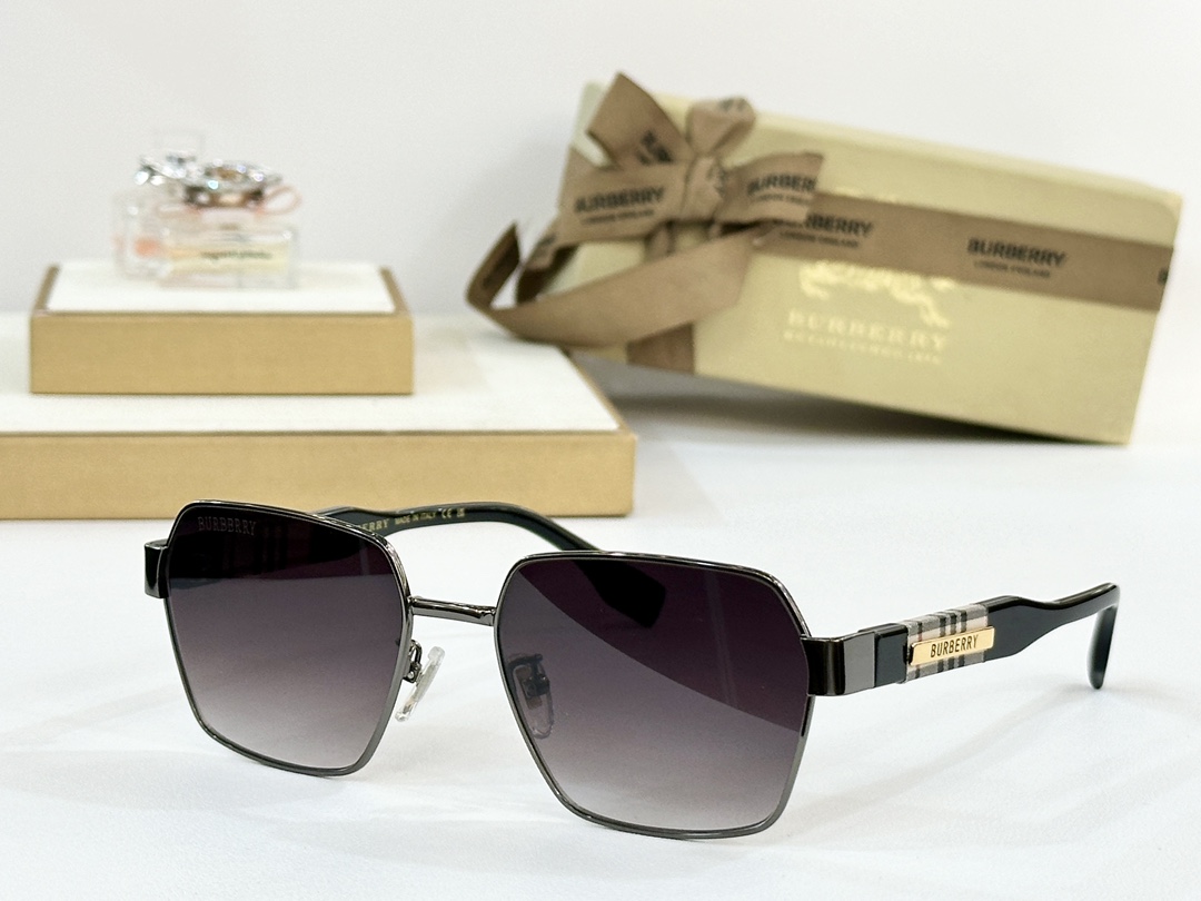  BURBERRY
MOD：BE2395
Size：54口19 145
