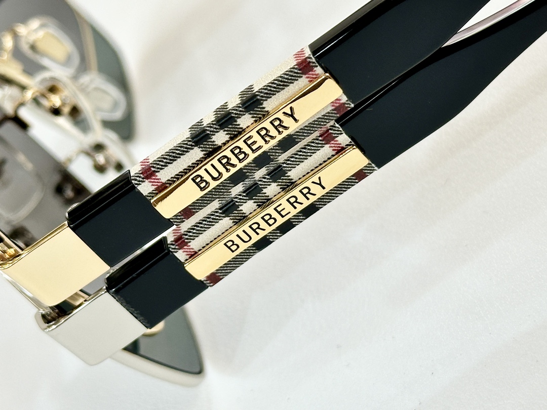  BURBERRY
MOD：BE2395
Size：54口19 145
