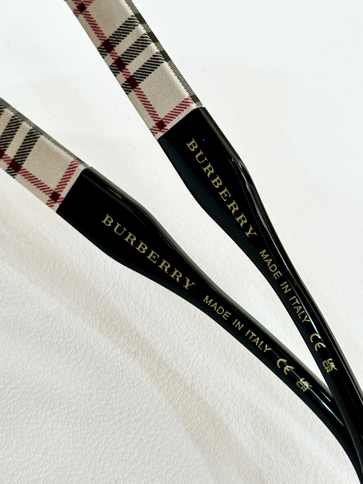  BURBERRY
MOD：BE2395
Size：54口19 145
