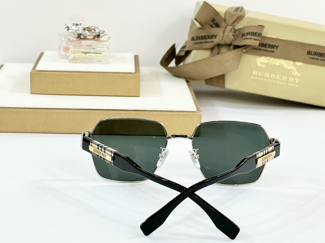  BURBERRY
MOD：BE2395
Size：54口19 145
