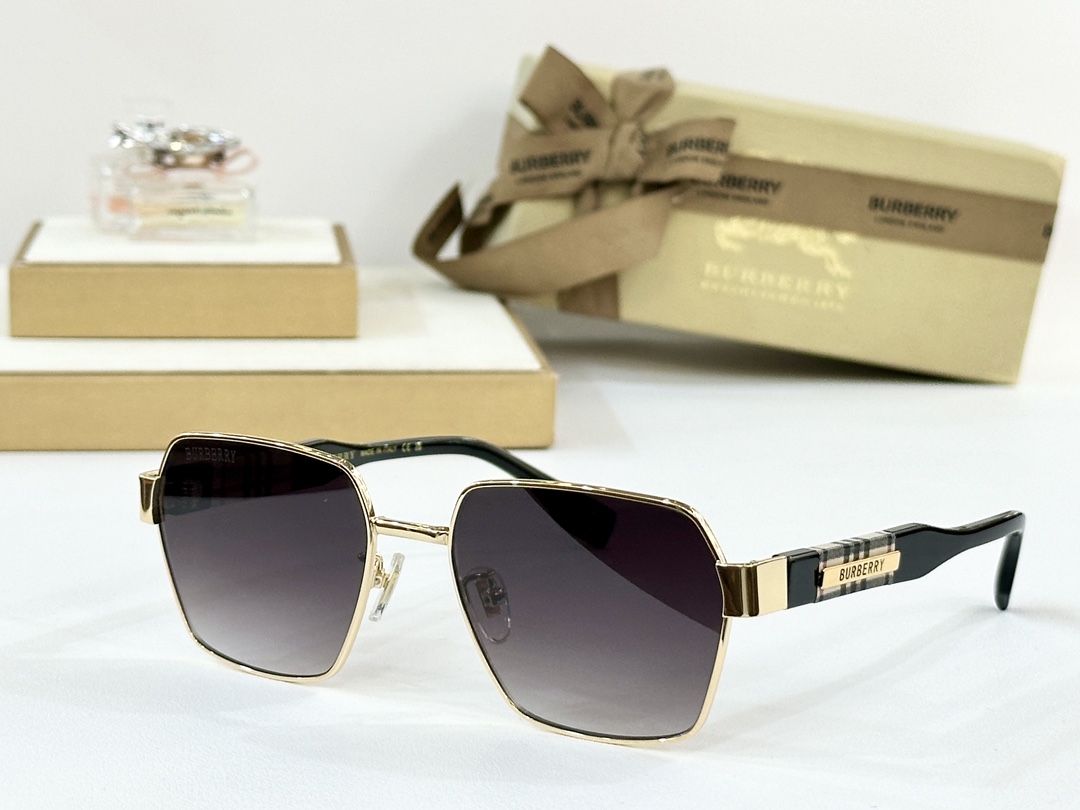  BURBERRY
MOD：BE2395
Size：54口19 145
